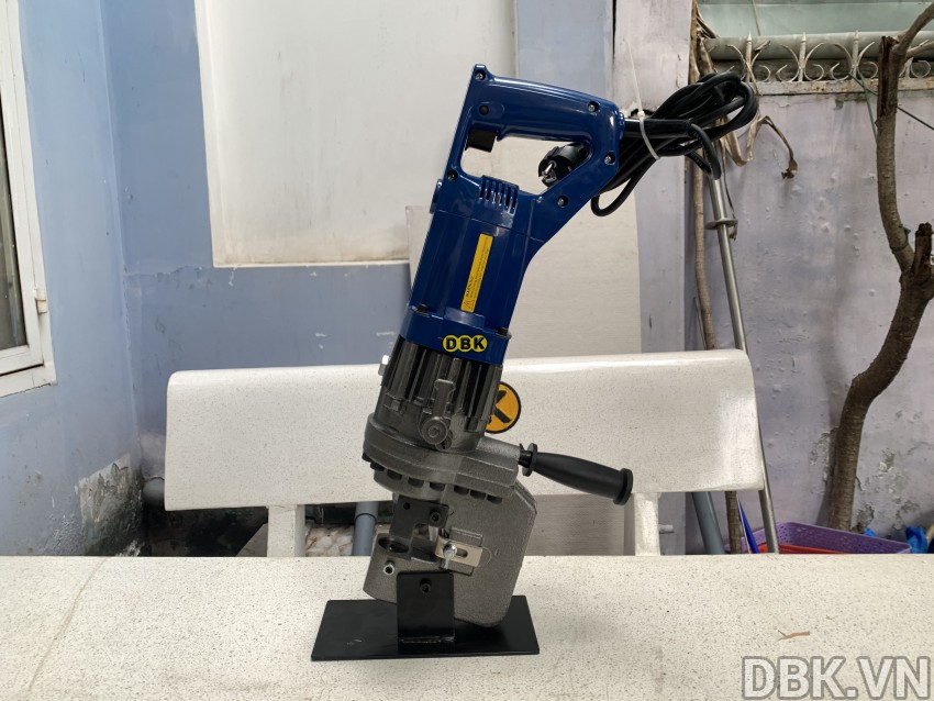 máy đột lỗ thủy lực cầm tay