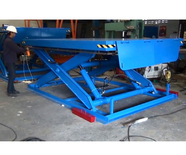 Xe nâng bàn thủy lực